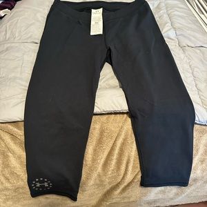 Under Armor capri leggings.